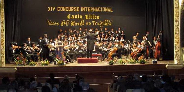 Concurso de Canto Trujillo Perú